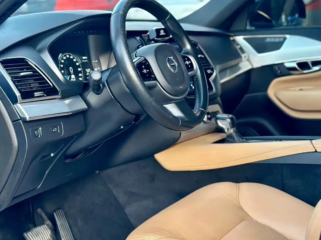 Volvo XC90 2018 T5 7 мест