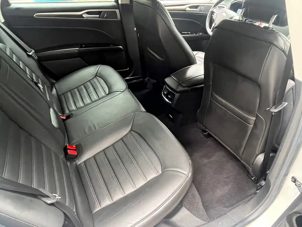 Ford Mondeo — миниатюра 12