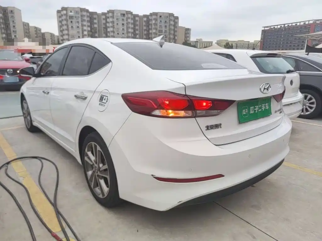 Hyundai Elantra — миниатюра 5