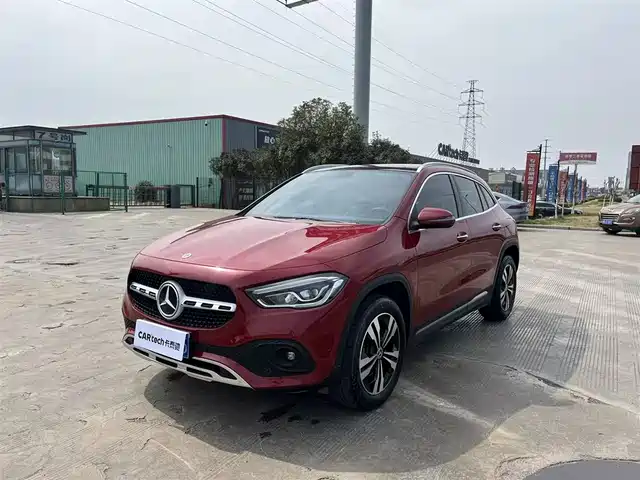 MERCEDES-BENZ GLA