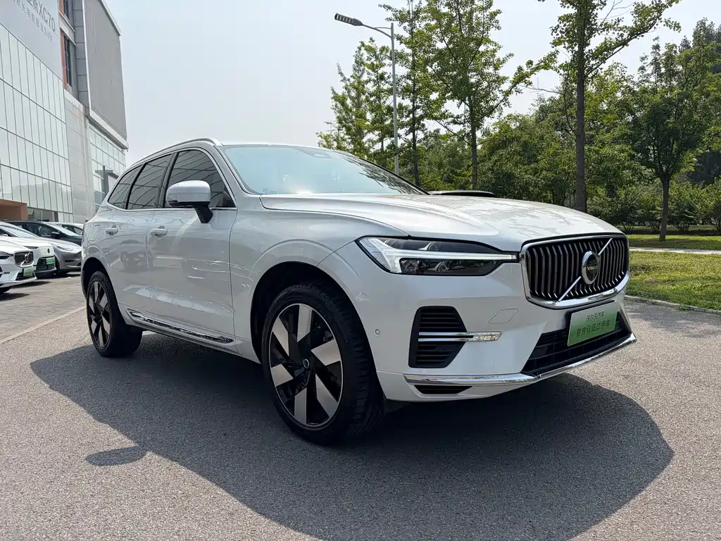 Volvo XC60 2025 Luxury