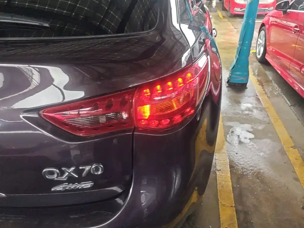 Infiniti QX70 — миниатюра 8