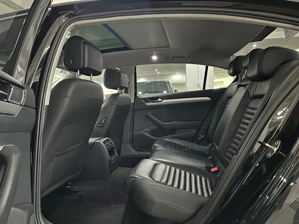 Volkswagen Magotan 2018 330TSI DSG Lead