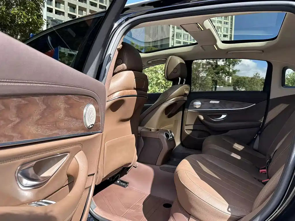 Mercedes-Benz E-Class — миниатюра 5