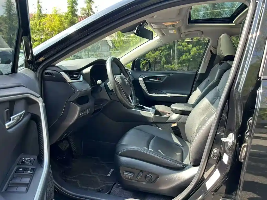 Toyota RAV4 — миниатюра 15