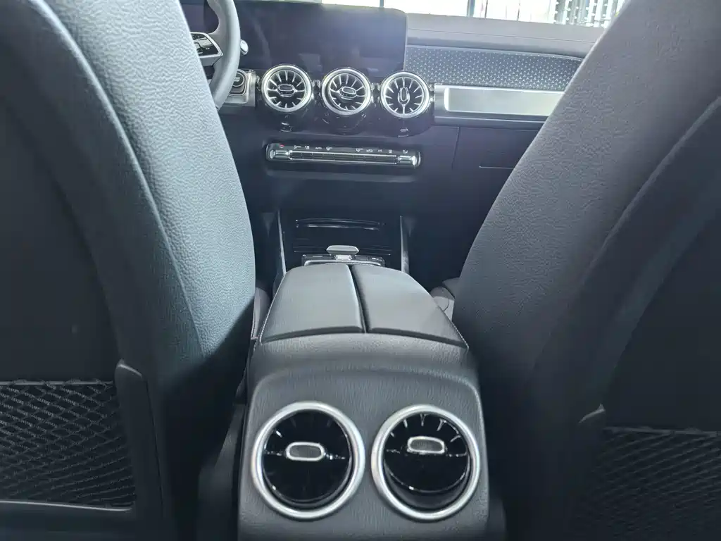 Mercedes-Benz EQB - фото 11