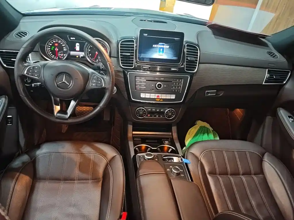 Mercedes-Benz GLE (Import) — миниатюра 10