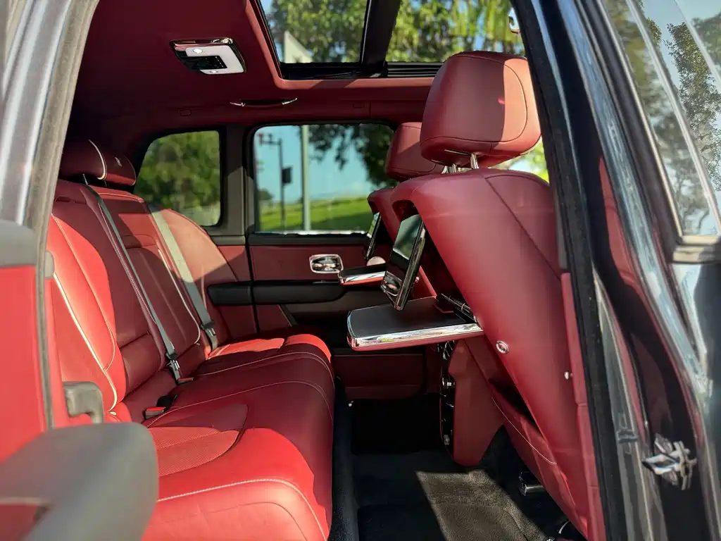 Rolls-Royce Cullinan — миниатюра 19