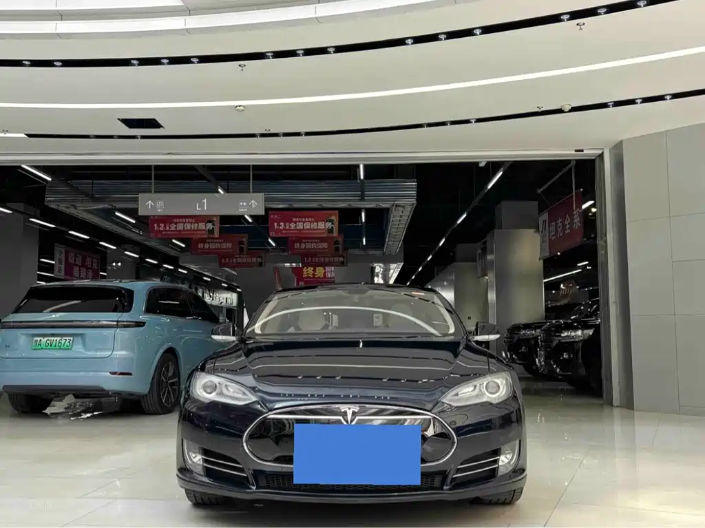 Tesla Model S 2015