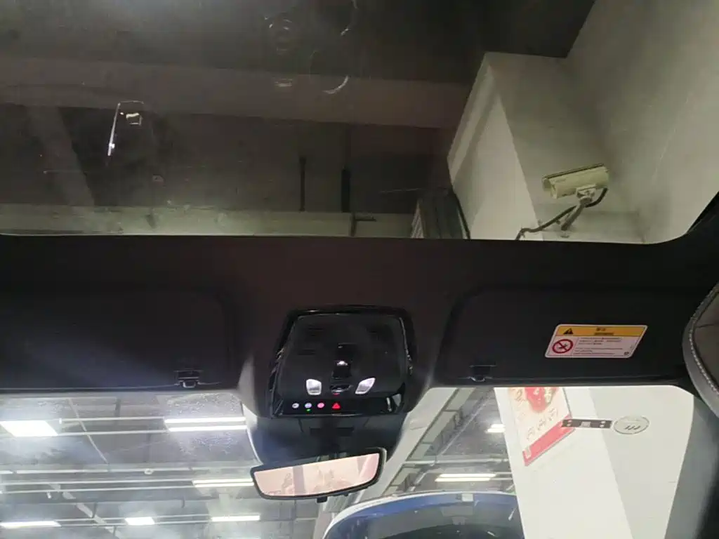 Cadillac Lyriq — миниатюра 18