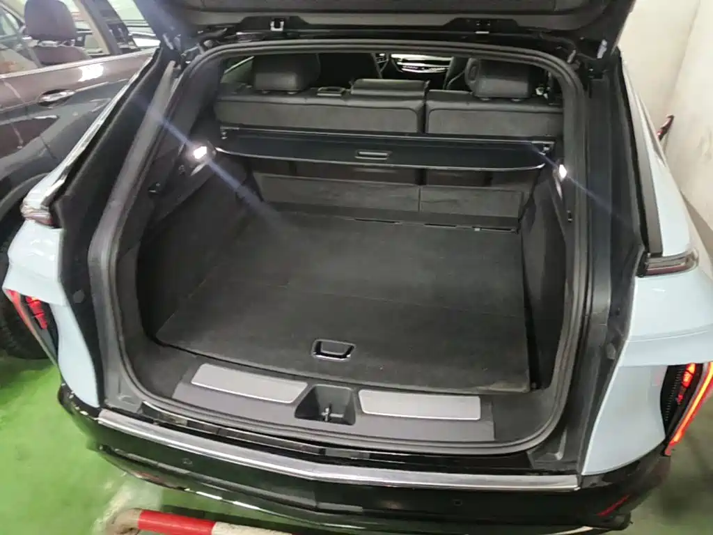 Cadillac Lyriq — миниатюра 19