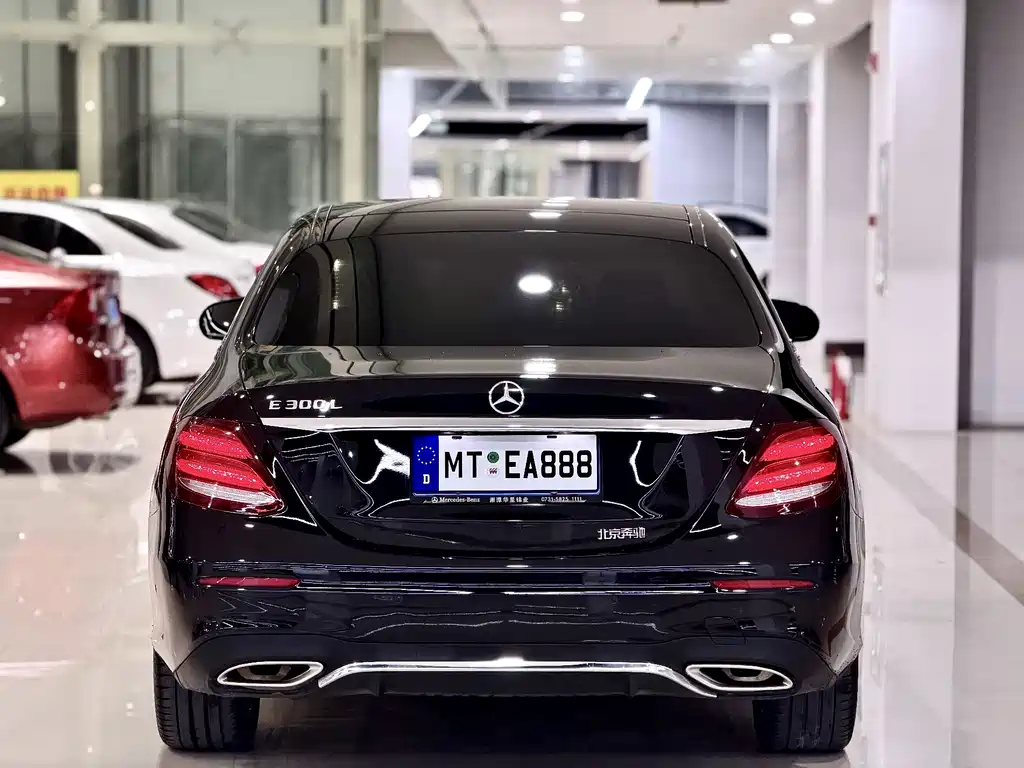 Mercedes-Benz E-Class — миниатюра 12