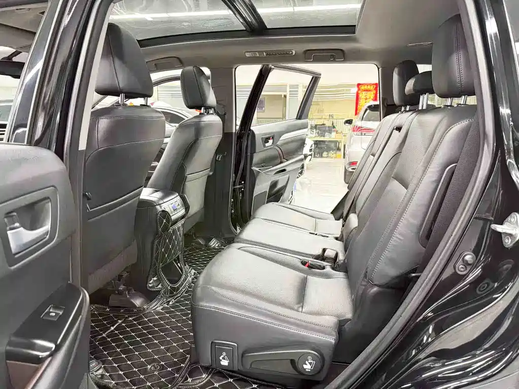 Toyota Highlander 2017 2.0T Luxury 7 мест