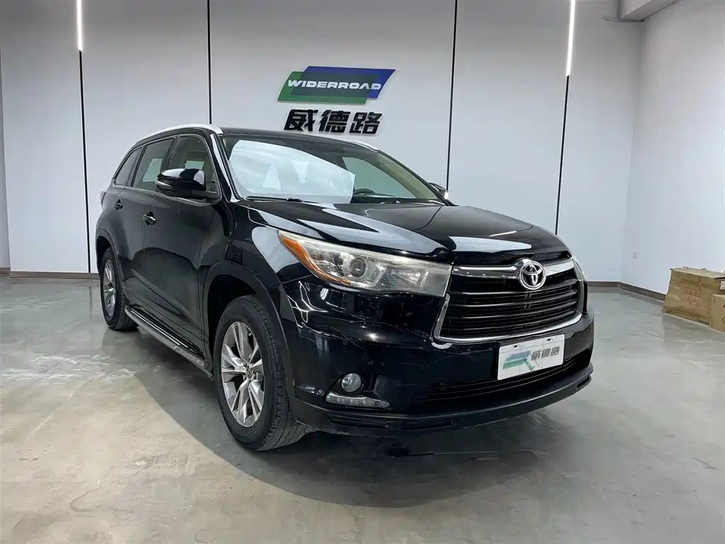 TOYOTA HIGHLANDER