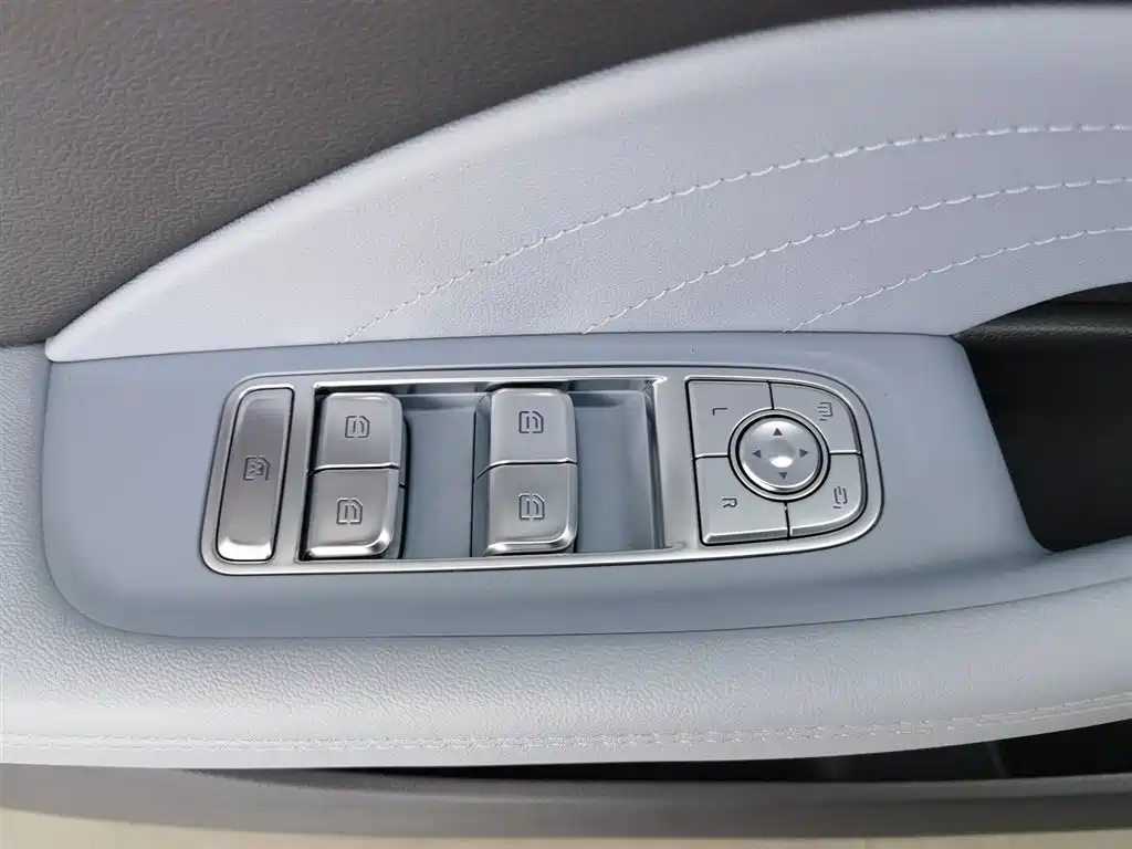 Hongqi H5 PHEV 2025 170