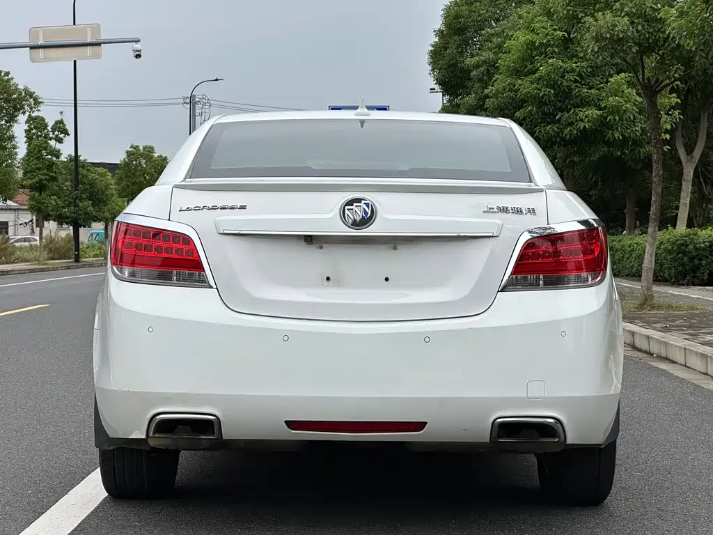 Buick LaCrosse — миниатюра 10