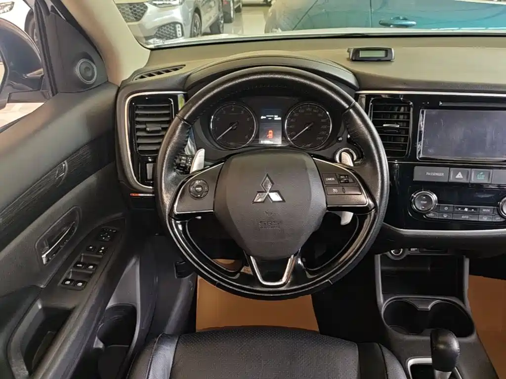 Mitsubishi Outlander (Import) — миниатюра 11