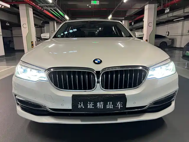 BMW 5-Series — фото 1