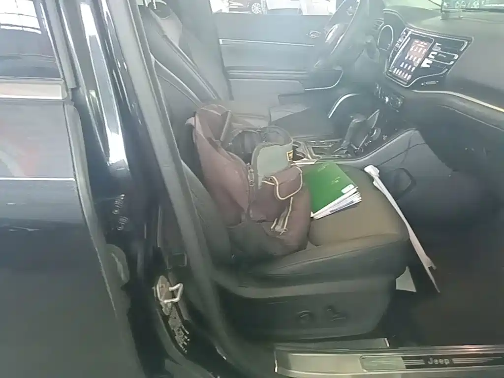 Jeep Grand Commander — миниатюра 25