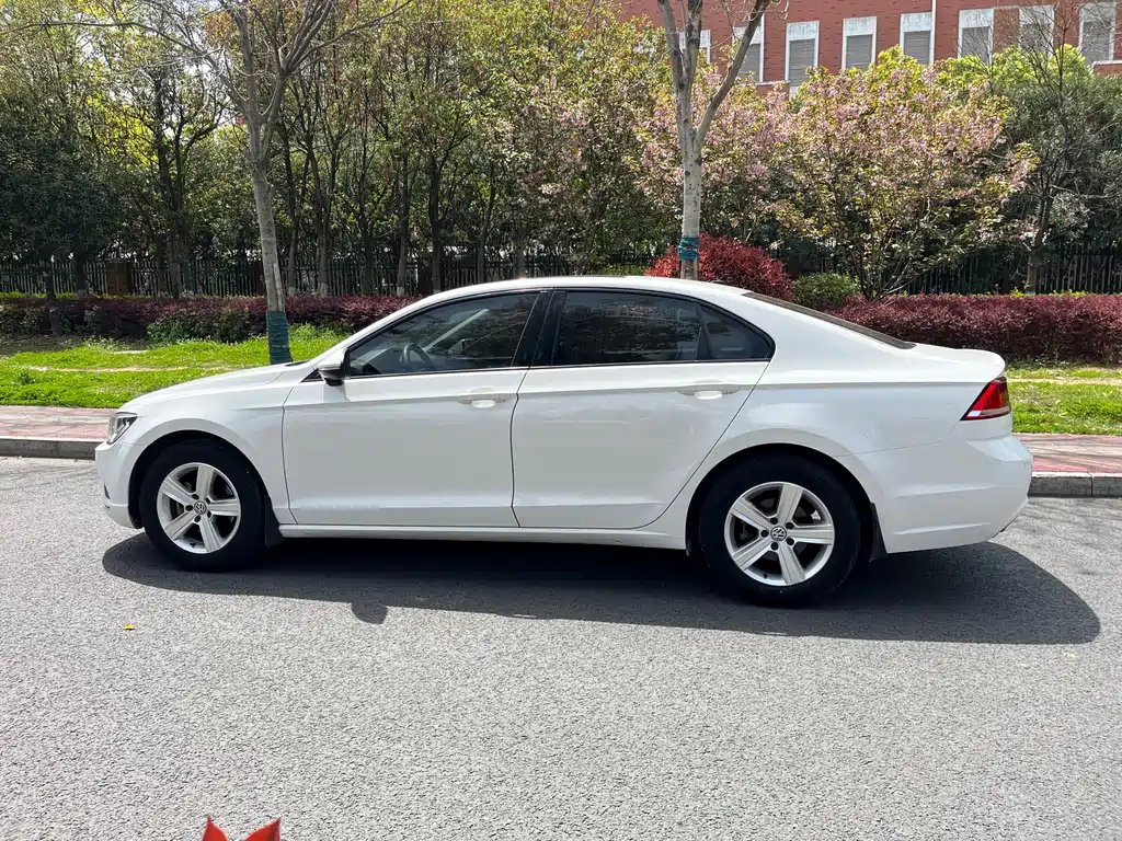 Volkswagen Lamando 2017 230TSI DSG