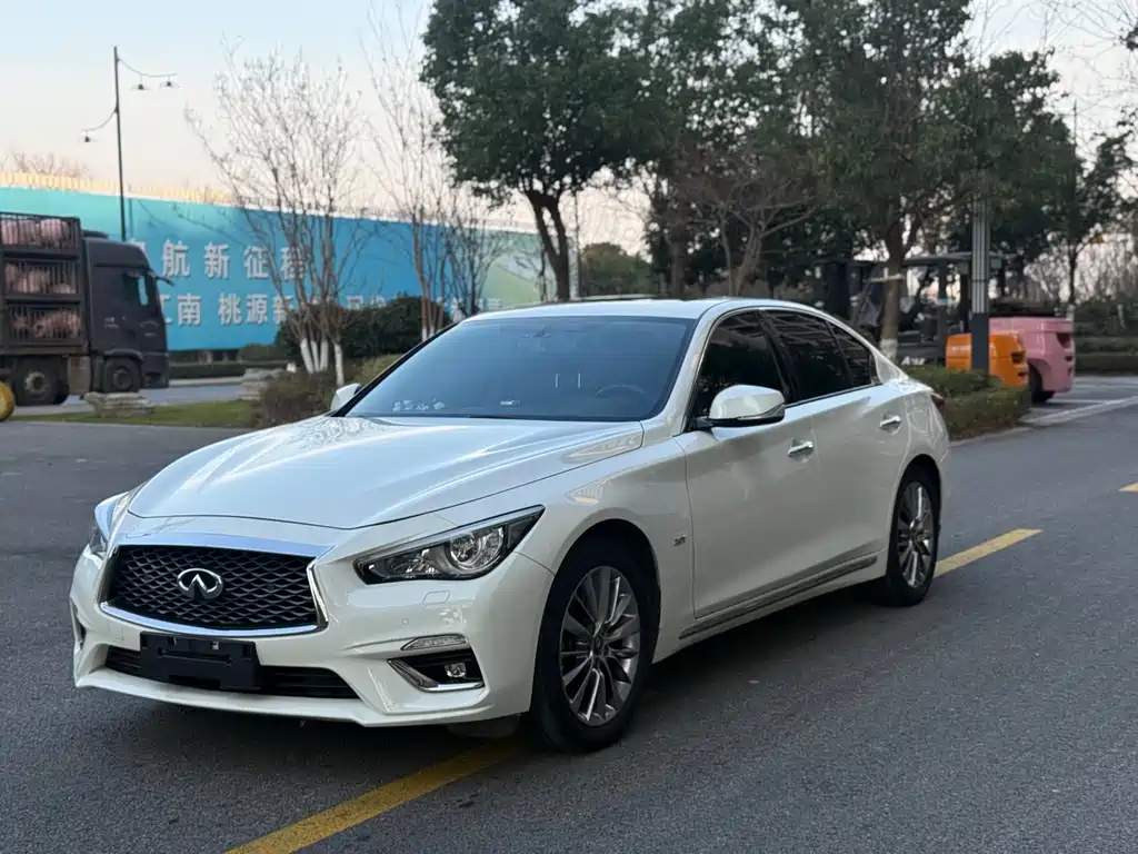 INFINITI Q50L