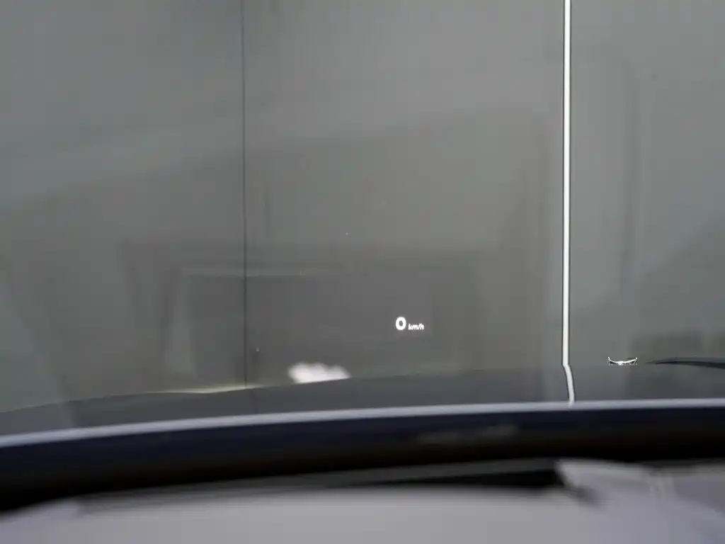 Bentley Flying Spur PHEV — миниатюра 23