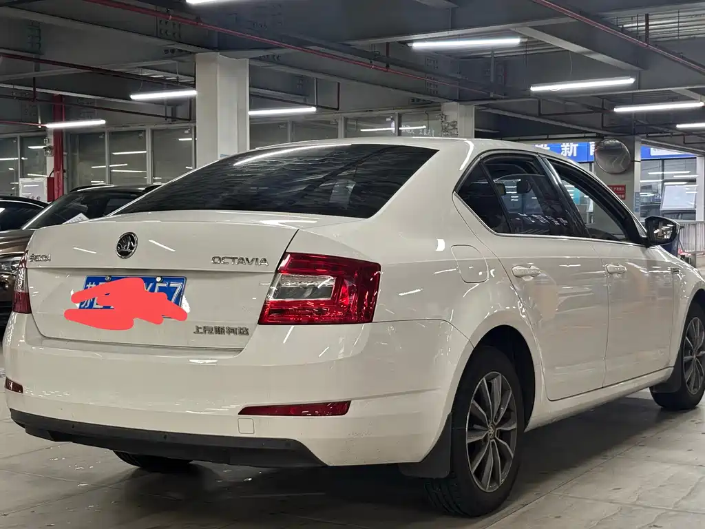 Skoda Octavia 2017 1.6L MT