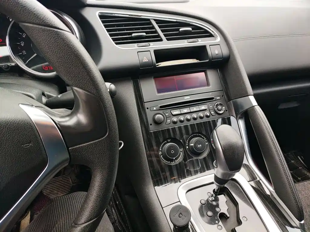 Peugeot 3008 2015 2.0L AT