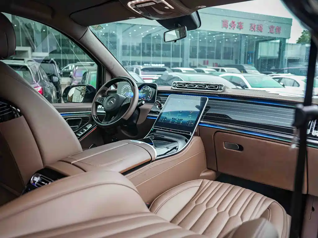 Mercedes-Benz Vito 2023 2.0T Elite 7 мест