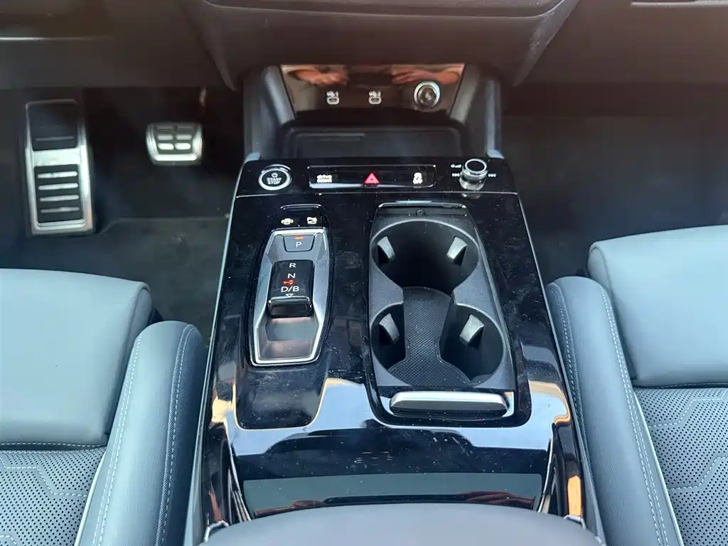 AUDI Q6L SPORTBACK E TRON