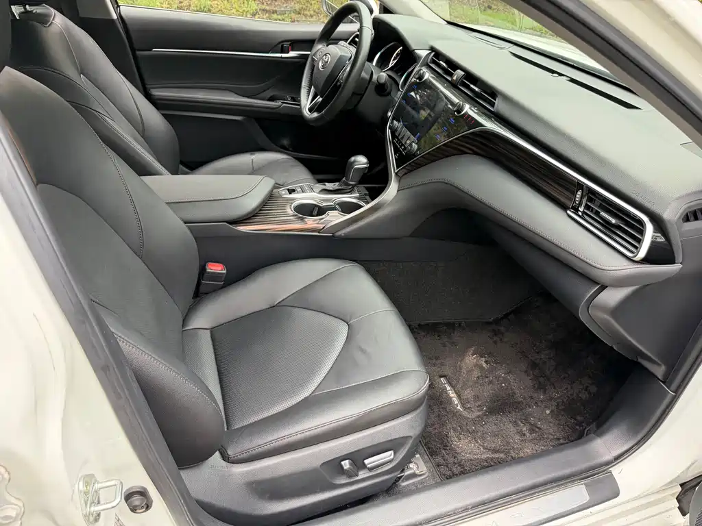 Toyota Camry — миниатюра 7