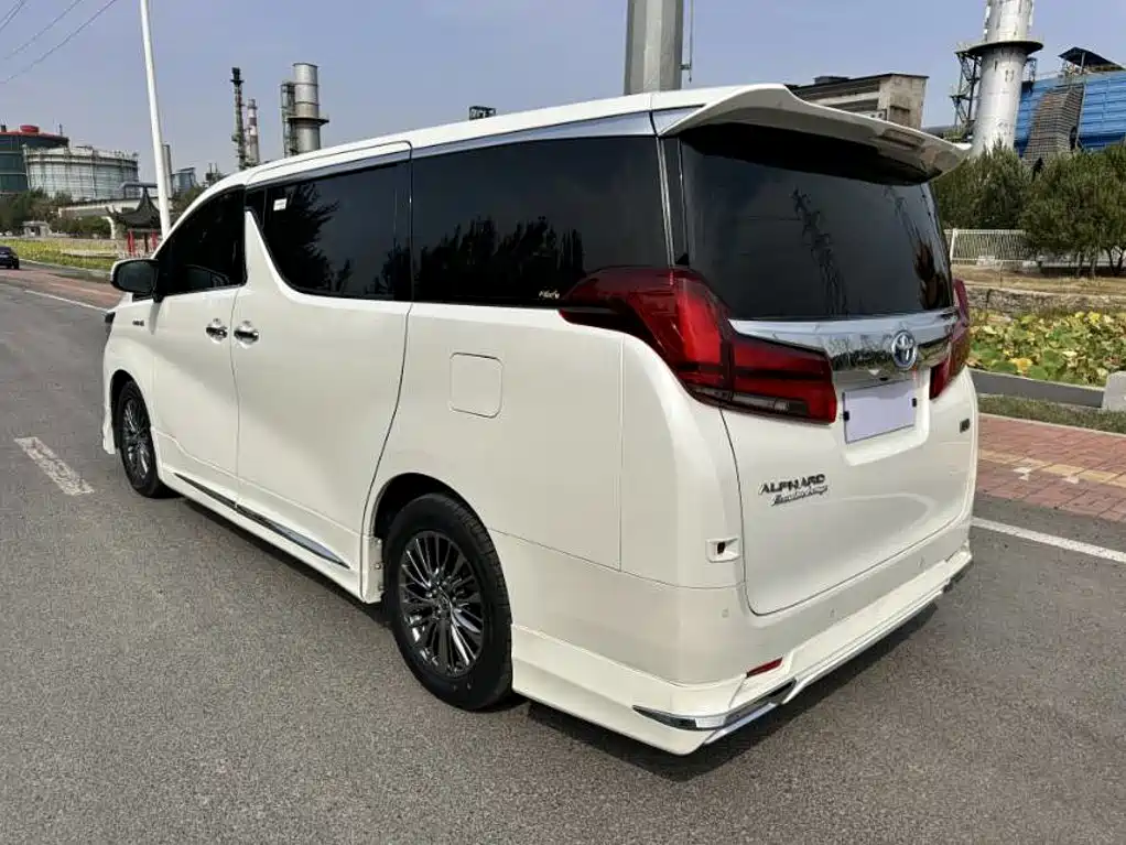 Toyota Alphard — миниатюра 18