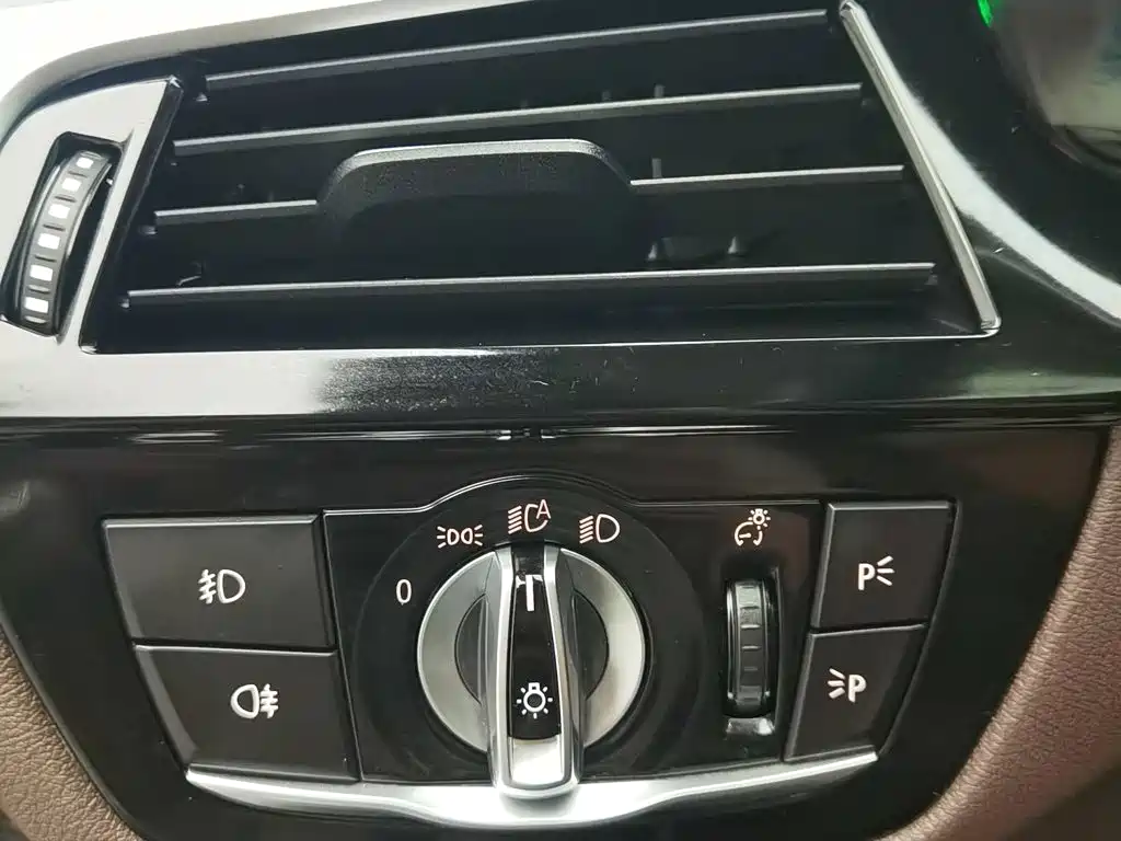 BMW 5 Series — миниатюра 21