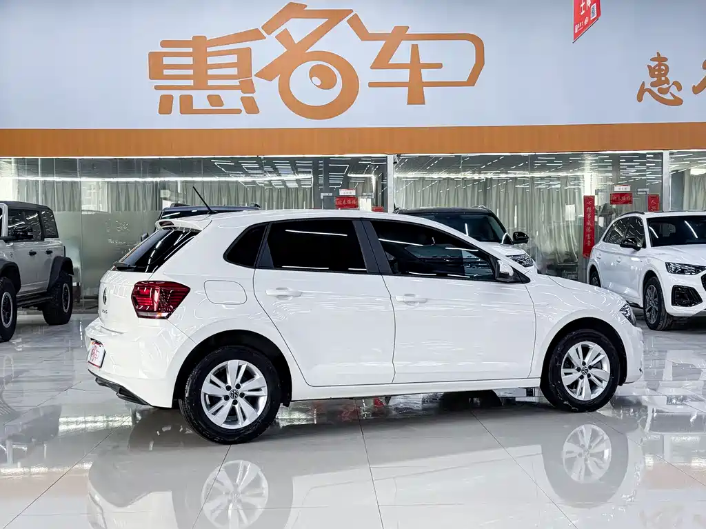 VOLKSWAGEN POLO