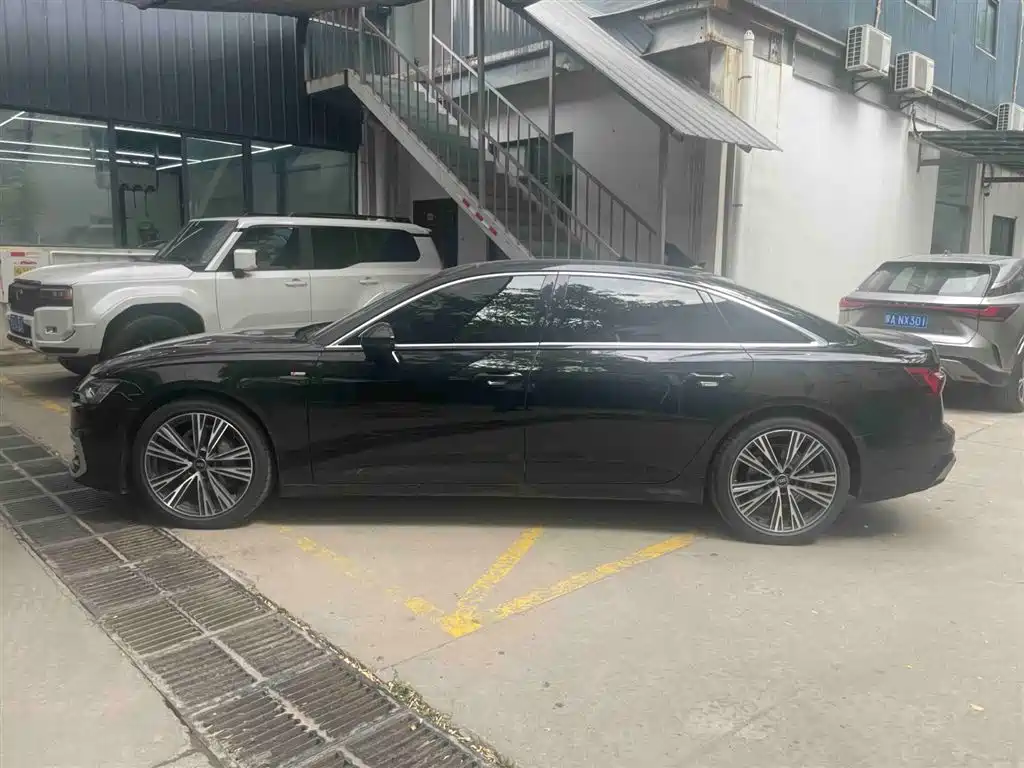 Audi A6L 2023 40 TFSI Luxury
