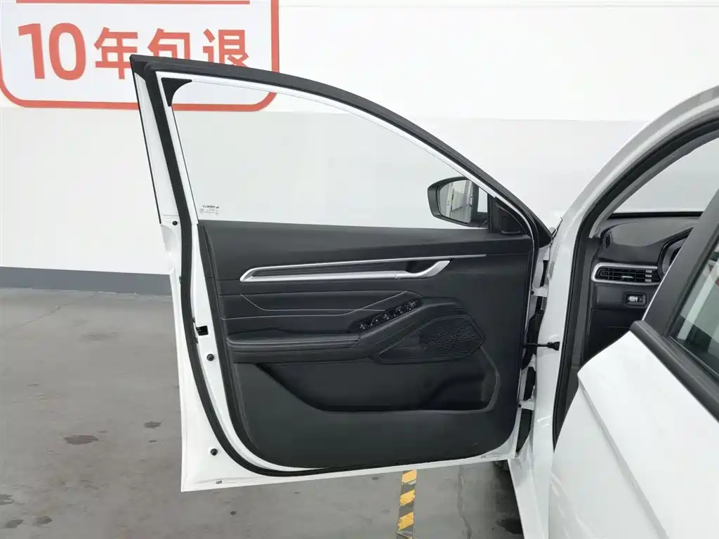 Geely Emgrand 2025 4 1.5L CVT