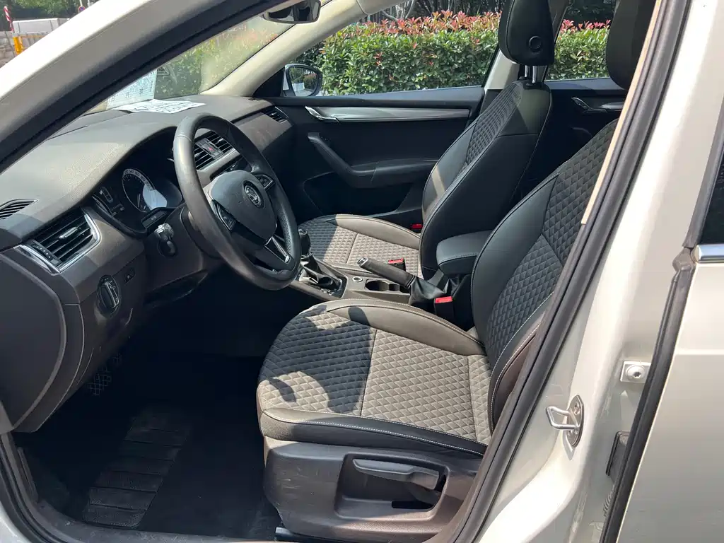 Skoda Octavia 2018 TSI230 DSG Luxury