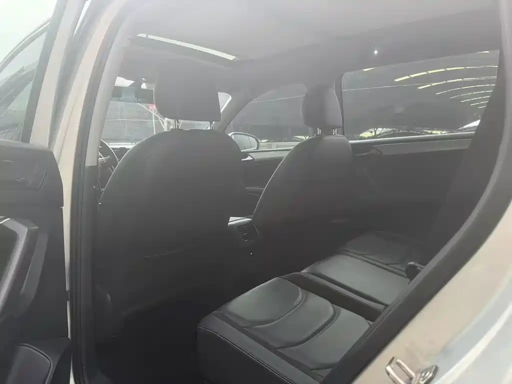 Volkswagen Tiguan L — миниатюра 11