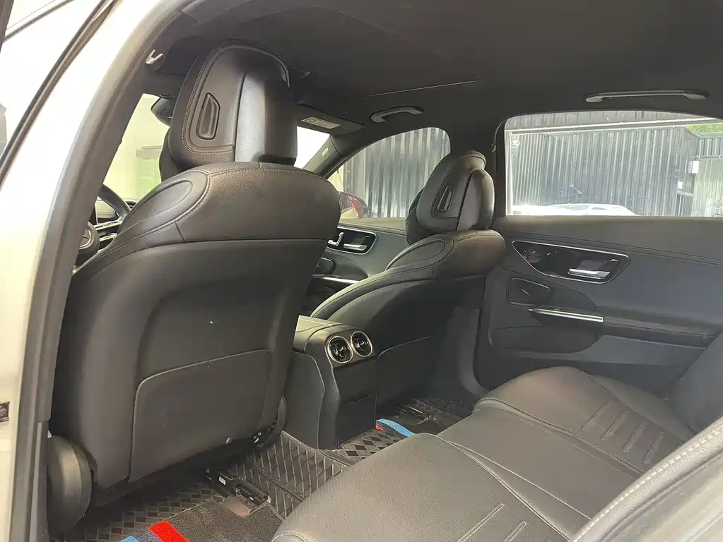 Mercedes-Benz C-Class — миниатюра 13