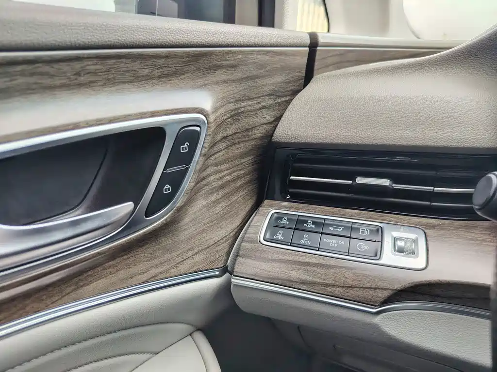Roewe iMAX8 New Energy — миниатюра 12