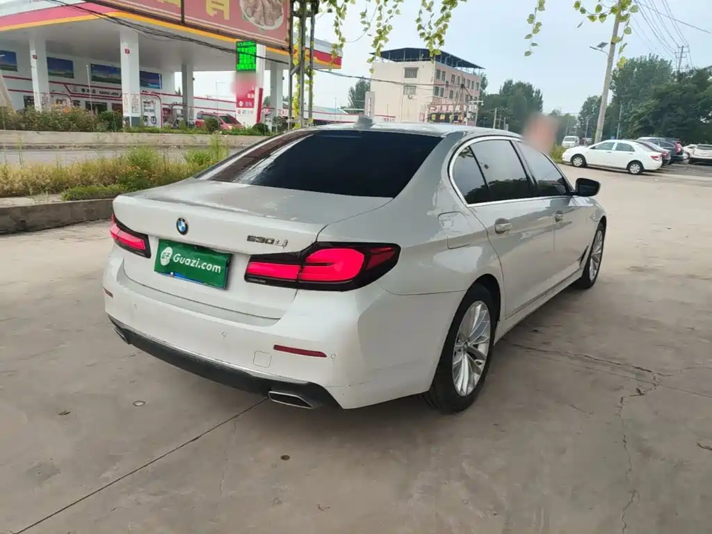 BMW 5 Series — миниатюра 7