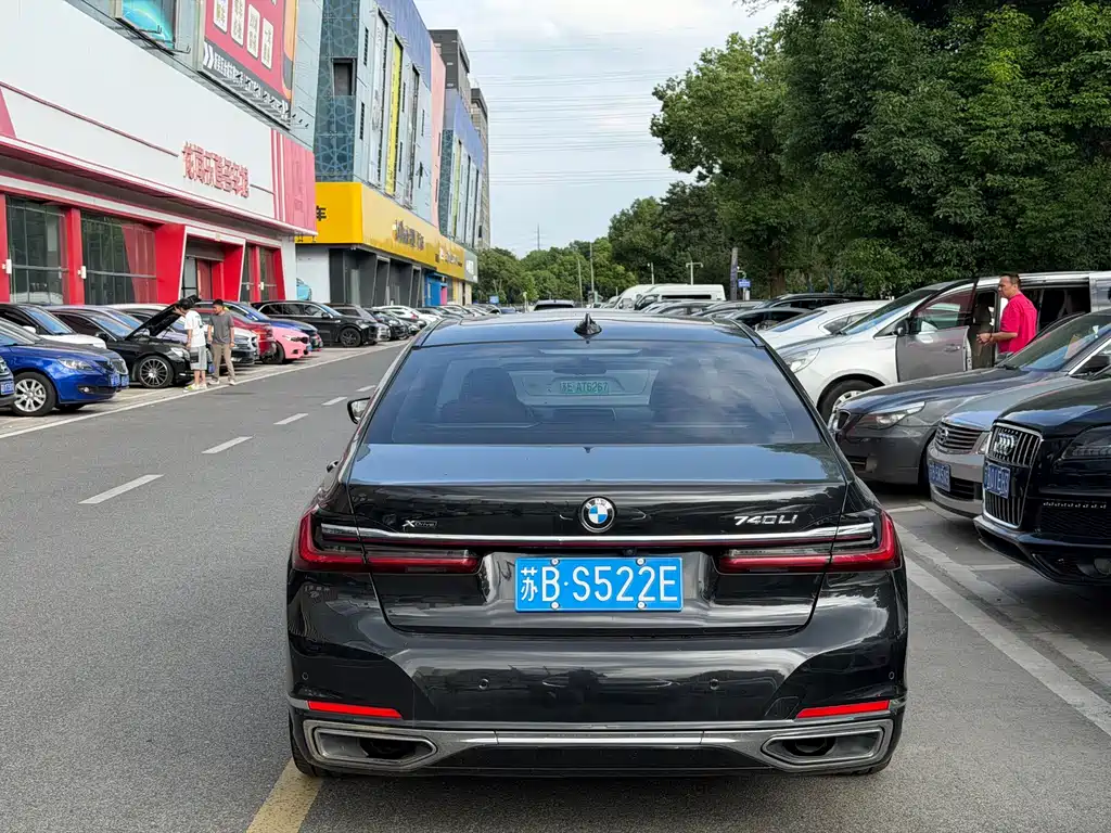 BMW 7 Series — миниатюра 6