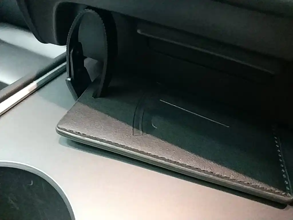 Tesla Model 3 — миниатюра 9