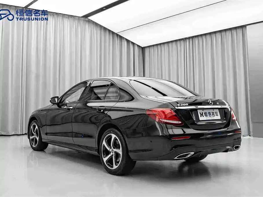 Mercedes-Benz E-Class — миниатюра 7