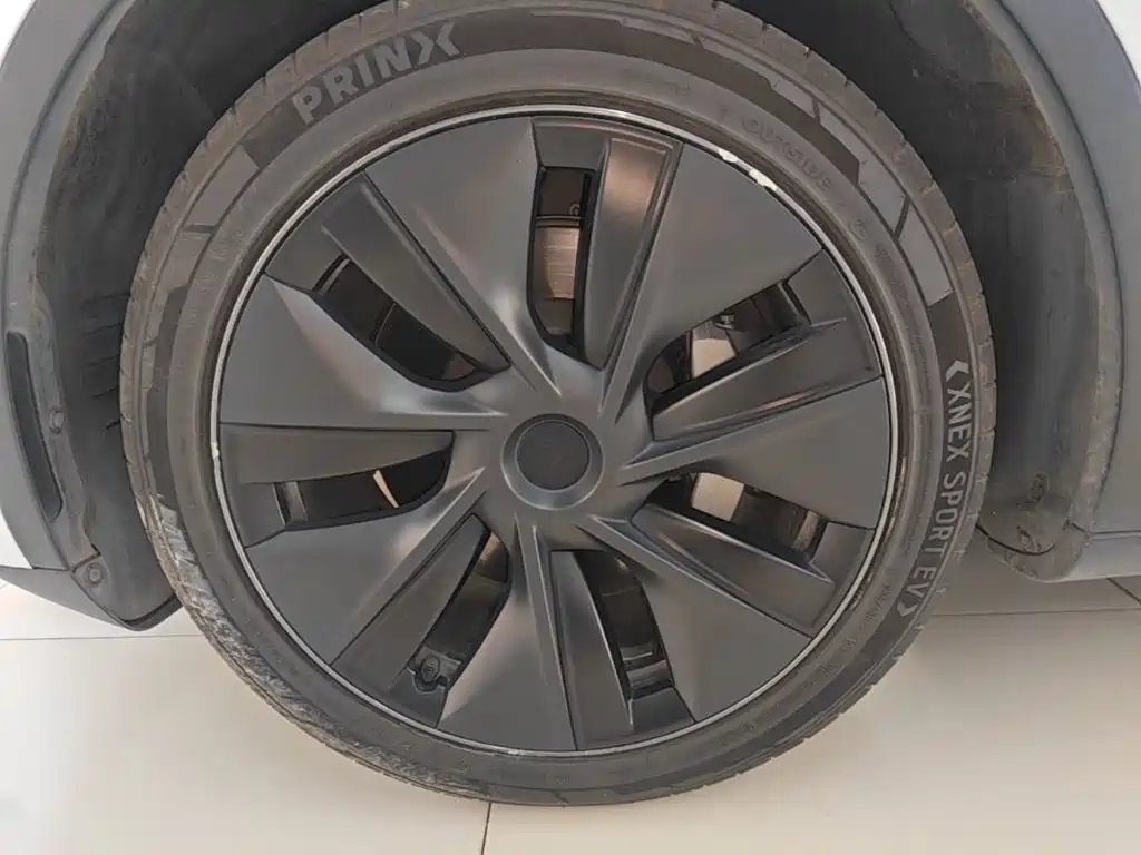 Tesla Model Y — миниатюра 23