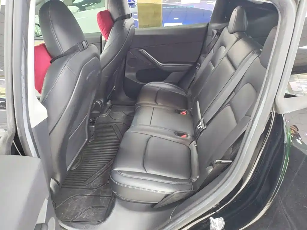 Tesla Model Y — миниатюра 17