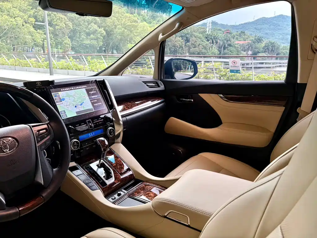 Toyota Alphard 2021 2.5L Luxury