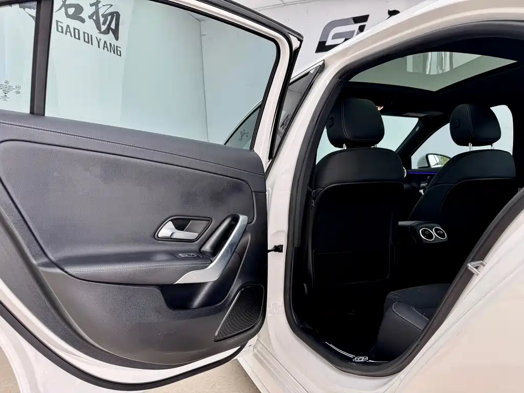 Mercedes-Benz A-Class — миниатюра 10
