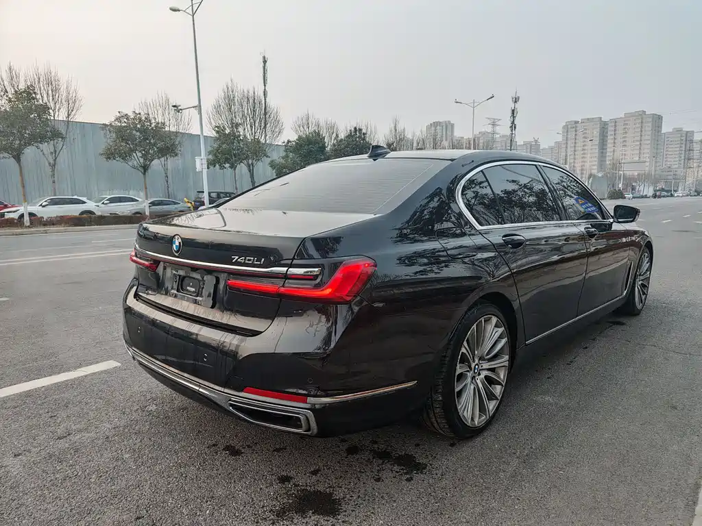 BMW 7 SERIES