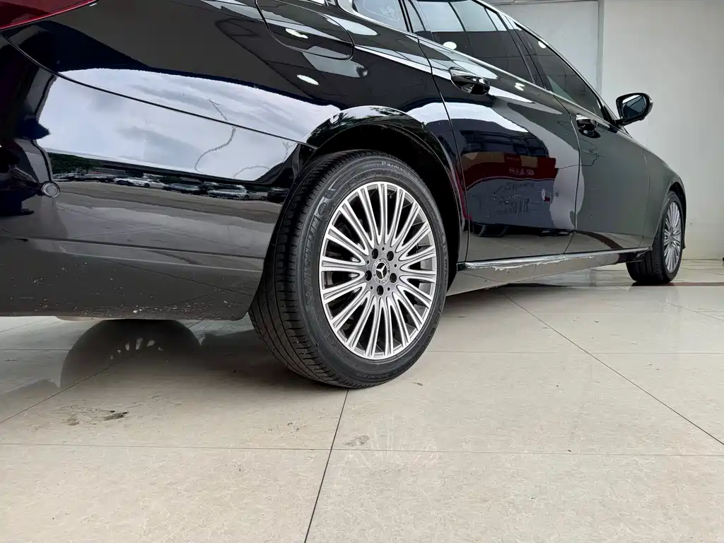 Mercedes-Benz E-Class — миниатюра 21